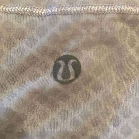 Lululemon sheer patterned white t-shirt size M - Picture 2 of 3